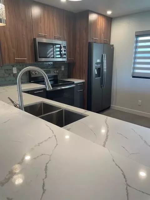 28800 W Natoma Dr, Cathedral City, CA 92234