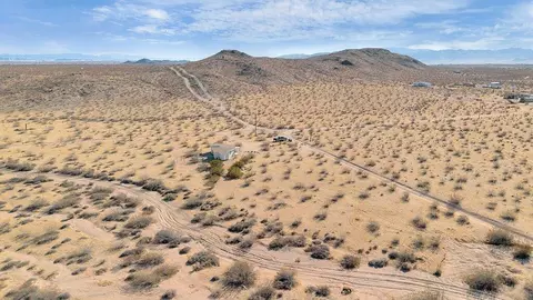 View/Area - 1674 Mason Dixon Rd, Joshua Tree, CA 92252 photo 2 of 6