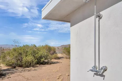 Exterior - 1674 Mason Dixon Rd, Joshua Tree, CA 92252 photo 14 of 15