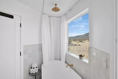 Bath - 1674 Mason Dixon Rd, Joshua Tree, CA 92252 photo 3 of 3