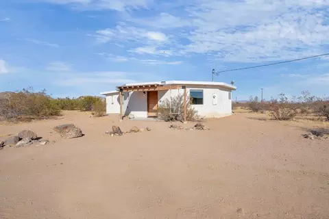 Exterior - 1674 Mason Dixon Rd, Joshua Tree, CA 92252 photo 11 of 15