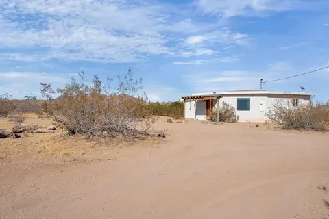 Exterior - 1674 Mason Dixon Rd, Joshua Tree, CA 92252 photo 12 of 15