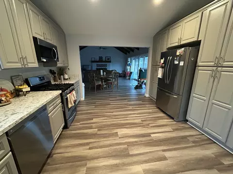 Kitchen - 11228 Cameron Dr, Riverside, CA 92505 photo 4 of 4