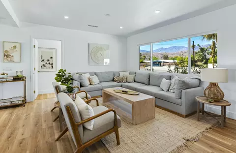 2220 Lawrence St, Palm Springs, CA 92264