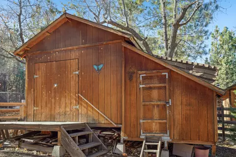 Exterior - 758 Pine Ln, Sugarloaf, CA 92386 photo 5 of 6