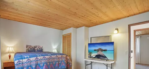 Bedroom - 758 Pine Ln, Sugarloaf, CA 92386 photo 3 of 4