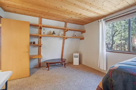 Bedroom - 758 Pine Ln, Sugarloaf, CA 92386 photo 4 of 4