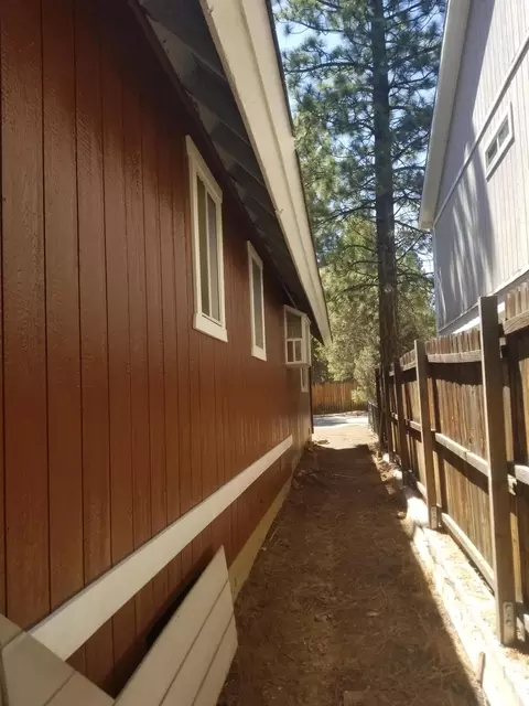 916 D Ln, Big Bear City, CA 92314 photo 2