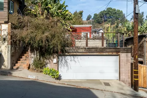 8403 Ridpath Dr, Los Angeles, CA 90046