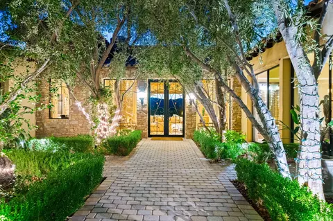 942 Andreas Canyon Dr, Palm Desert, CA 92260