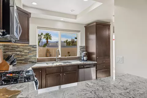 5949 Paradise Plz, Palm Springs, CA 92264