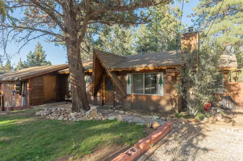 169 Cedar Ln, Sugarloaf, CA 92386