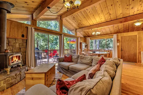 25070 Tahquitz Rd, Idyllwild, CA 92549