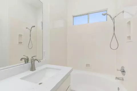 Bath - 79110 Cindy Ct, La Quinta, CA 92253 photo 3 of 3