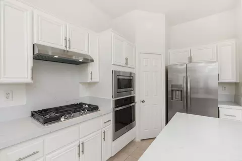 Kitchen - 79110 Cindy Ct, La Quinta, CA 92253 photo 5 of 7