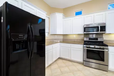 Kitchen - 82654 Hamilton Ct, Indio, CA 92201 photo 4 of 5