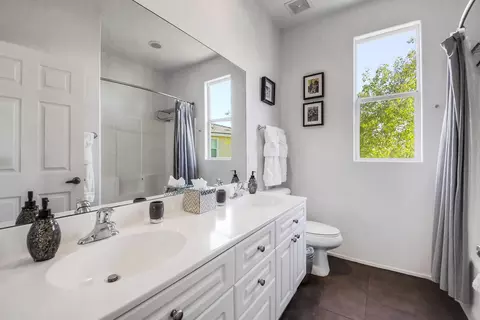 Bath - 48046 Chandler Ct, Indio, CA 92201 photo 3 of 4
