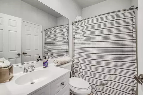 Bath - 48046 Chandler Ct, Indio, CA 92201 photo 4 of 4