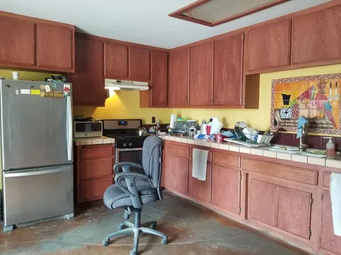 Kitchen - 63025 Turtle Rd, Joshua Tree, CA 92252 photo 2 of 3