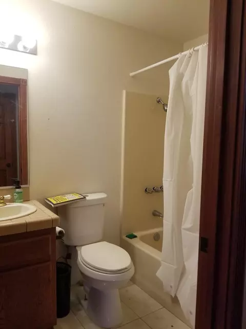 Bath - 63025 Turtle Rd, Joshua Tree, CA 92252 photo 1 of 2