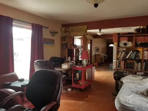Living - 63025 Turtle Rd, Joshua Tree, CA 92252 photo 2 of 2