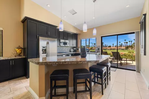 38664 Wisteria Dr, Palm Desert, CA 92211
