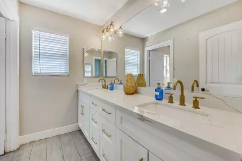 Bath - 37769 Thurne St, Indio, CA 92203 photo 2 of 4