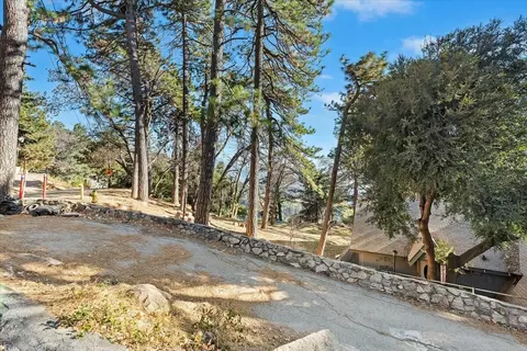 Exterior - 25081 Crest Forest Dr, Crestline, CA 92325 photo 6 of 10