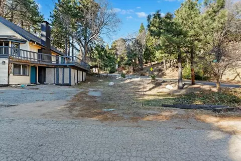 Exterior - 25081 Crest Forest Dr, Crestline, CA 92325 photo 5 of 10
