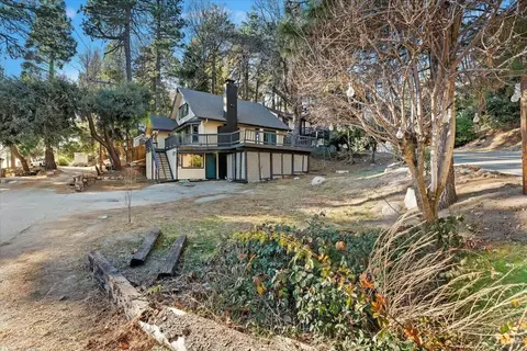 Exterior - 25081 Crest Forest Dr, Crestline, CA 92325 photo 4 of 10