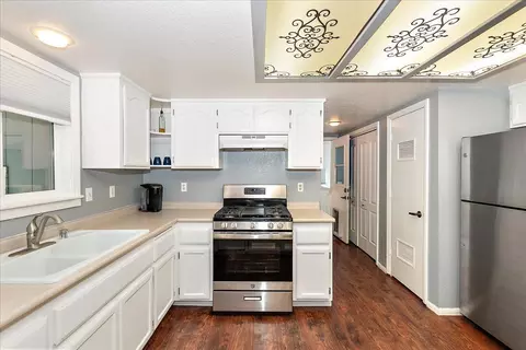 Kitchen - 859 Cypress Ln, Big Bear City, CA 92314 photo 4 of 4