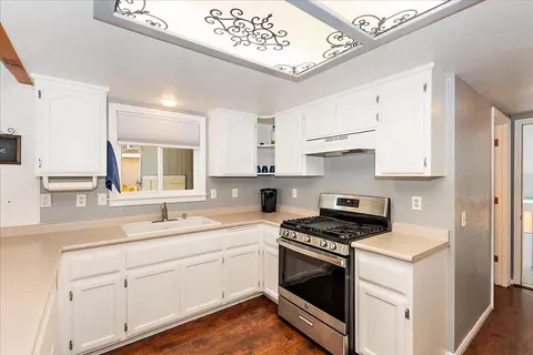 Kitchen - 859 Cypress Ln, Big Bear City, CA 92314 photo 2 of 4