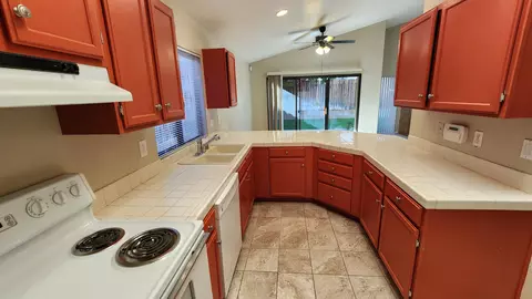 Kitchen - 54845 Avenida Ramirez, La Quinta, CA 92253 photo 3 of 4