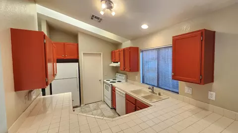 Kitchen - 54845 Avenida Ramirez, La Quinta, CA 92253 photo 1 of 4
