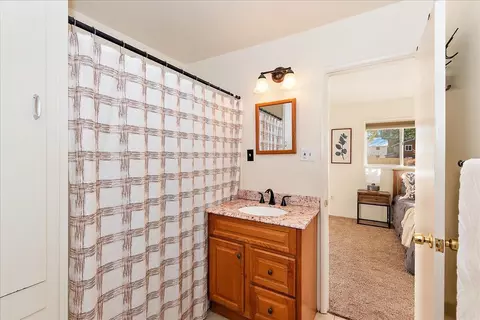 Bath - 1105 Myrtle Ave, Big Bear City, CA 92314 photo 1 of 3