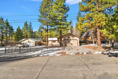Exterior - 1105 Myrtle Ave, Big Bear City, CA 92314 photo 3 of 9