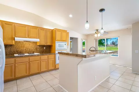 Kitchen - 82356 Crosby Dr, Indio, CA 92201 photo 4 of 6