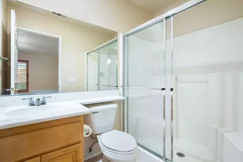 Bath - 82356 Crosby Dr, Indio, CA 92201 photo 4 of 4