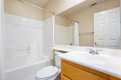 Bath - 82356 Crosby Dr, Indio, CA 92201 photo 3 of 4