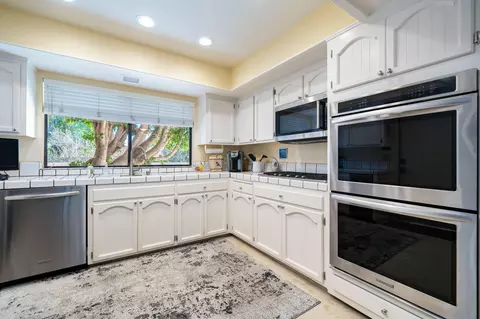 Kitchen - 79575 Mandeville Rd, Bermuda Dunes, CA 92203 photo 2 of 5