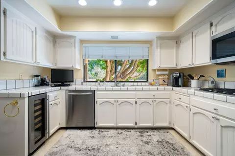 Kitchen - 79575 Mandeville Rd, Bermuda Dunes, CA 92203 photo 3 of 5