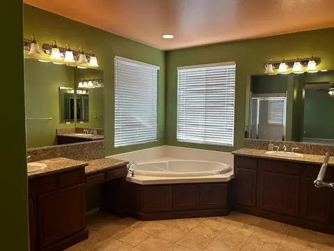 Bath - 80319 Caprice Dr, Indio, CA 92203 photo 1 of 4