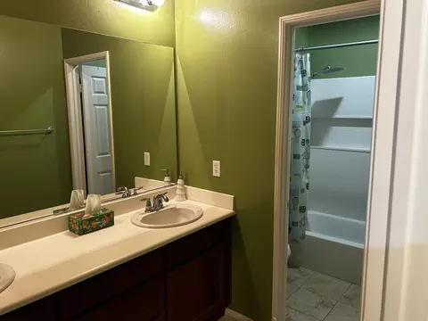 Bath - 80319 Caprice Dr, Indio, CA 92203 photo 3 of 4