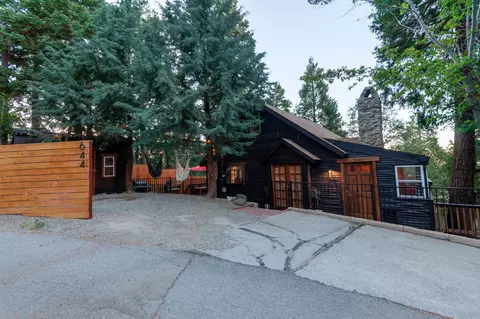 644 Cedar Ln, Twin Peaks, CA 92391