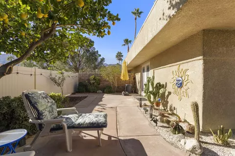 1433 Sunflower Cir N, Palm Springs, CA 92262