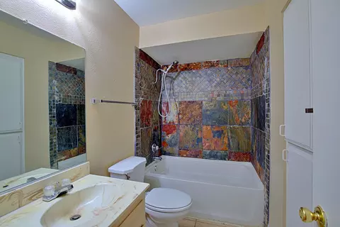 Bath - 48246 Garbo Dr, Indio, CA 92201 photo 1 of 1