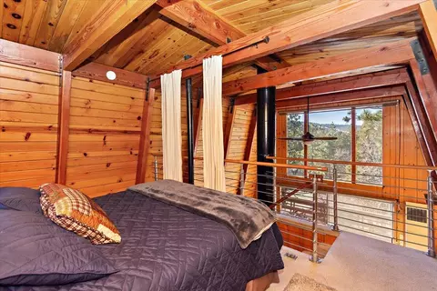 Bedroom - 573 Silver Tip Dr, Big Bear Lake, CA 92315 photo 2 of 2