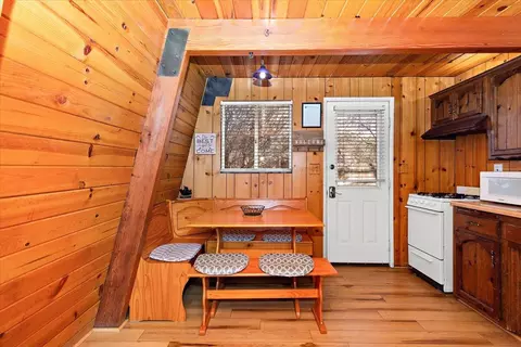 Dining - 573 Silver Tip Dr, Big Bear Lake, CA 92315 photo 1 of 2