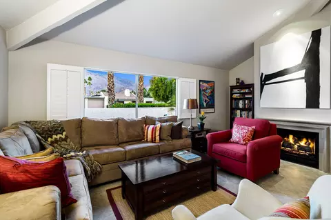570 S Sunshine Dr, Palm Springs, CA 92264