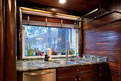Kitchen - 708 Circle Ln, Big Bear Lake, CA 92315 photo 4 of 8